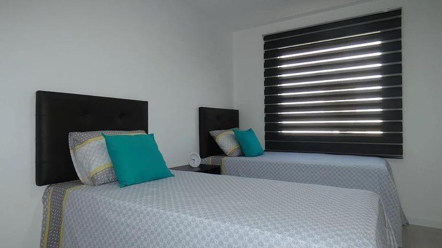 Apto Guarajuba Praia Condominio Porto Smeralda-100 Metros Da Praia Exteriör bild